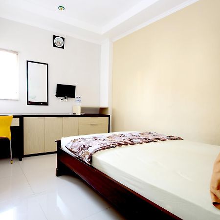 Hotel Elresas Lamongan Buitenkant foto