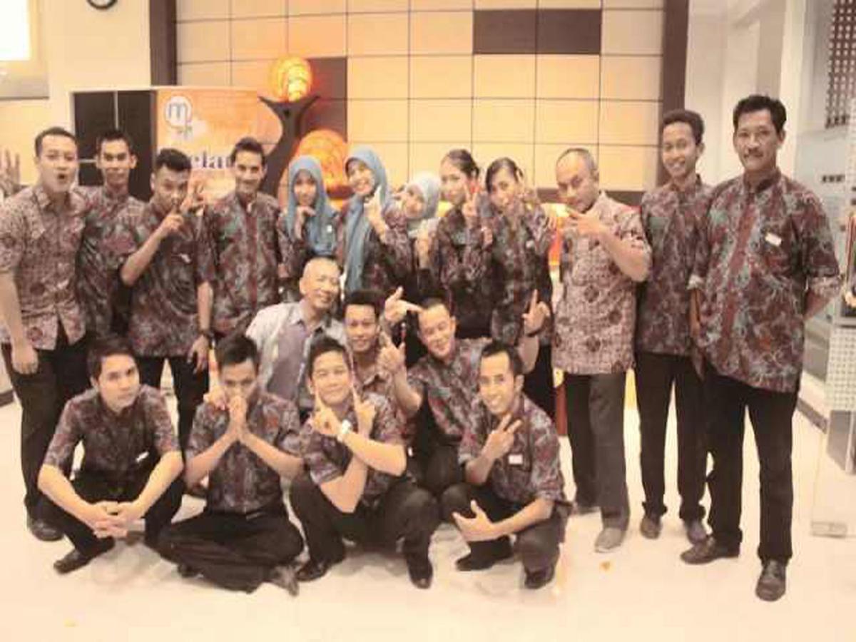 Hotel Elresas Lamongan Buitenkant foto